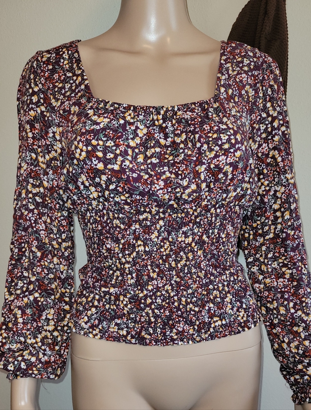 Just Polly NY Junior's M Smocked Floral cropped Top - Burgundy